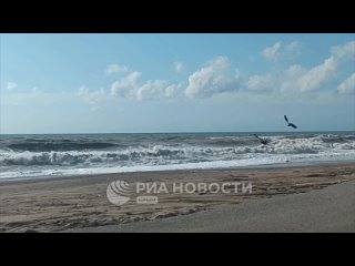 Бушующее море в Севастополе