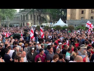 В Тбилиси возобновились протесты.