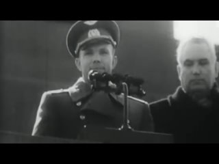Гагарин выступает на Красной площади
