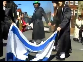 Британские евреи-антисионисты сжигают израильский флаг в знак протеста против многомесячного геноцида палестинского гражданског