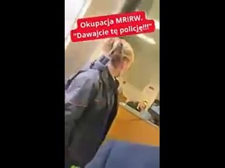 Польские фермеры забаррикадировались в здании Минсельхоза и требуют разговора с премьером Туском