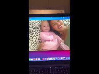 Ирина Шейк опубликовала архивное видео со своей дочерью.