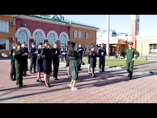 Катюшу на перроне исполнили силовики и военнослужащие