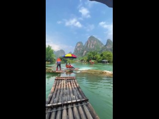 Китай , Сплав на бамбуковой лодке по реке Ли в Гуйлине