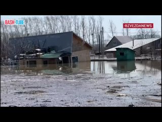 🇷🇺 Из-за прорывы дамбы на реке Ишим несколько поселков Тюменской области полностью затопило - видны только крыши домов