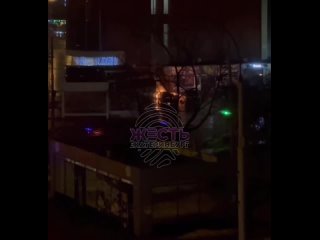 Сегодня ночью возле ТЦ Омега загорелась легковушкаОт машины раздавались звуки, похожие на взрывы.