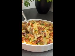 Гратен_из_картофеля,_брокколи_и_курицы_🍲