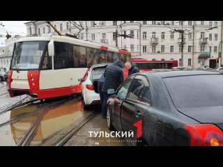 Из-за ДТП на улице Оборонной в Туле встали трамваи
