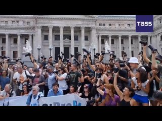 🇦🇷 Des journalistes argentins sont sortis dans les rues de la capitale pour protester contre l’usage de la force par la police l