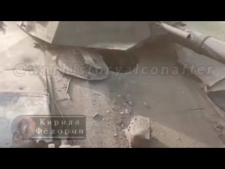 Как российские военные эвакуировали подбитый американский танк M1A1SA Abrams с авдеевского направления, видео @warhistoryalconafter