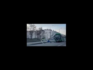 Пьяный, без прав, летел под 170: подробности аварии с автобусом в Южно-СахалинскеКоллега водителя автобуса, который сегодня