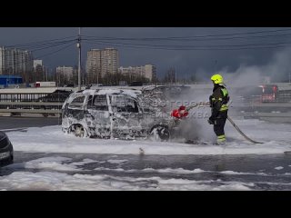 Пожарные ликвидировали возгорание автомобиля на Липецкой улице