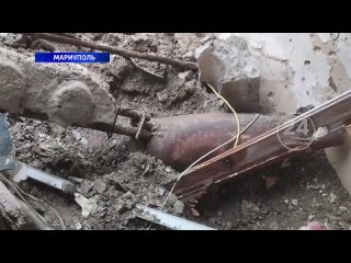 Сапёры сводного отряда инженерных войск ВС РФ обезвреживают взрывоопасные предметы в Мариуполе.