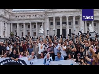 Los periodistas argentinos protestan contra el uso de la fuerza por parte de la Polica en las manifestaciones, inform nuest