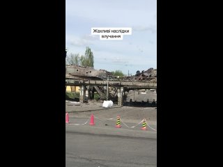 Разрушенный железнодорожный мост и локомотив в Одесской области после попадания российской ракетыbelarusian_silovik