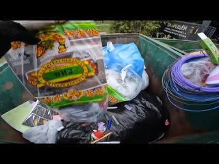 ШТРЭБУХ Как я зарабатываю лазая по мусоркам  Dumpster Diving RUSSIA #81