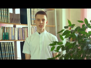 Максим Федотов читает стихотворение Ивана Бунина “Все темней и кудрявей березовый лес зеленеет“