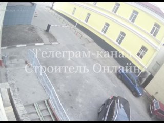 Публикуем момент обрушения здания после очередного обстрела на проспекте Славы в Белгороде Жесть.