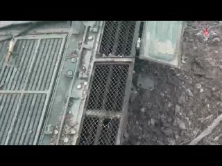 Видео уничтожения Т-72ЕА ВСУ, на кадрах в тепловом спектре видно даже воронку куда он сполз
