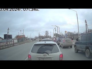 Очень наглый тип: водитель внедорожника в Южно-Сахалинске показал, как ездить не надо