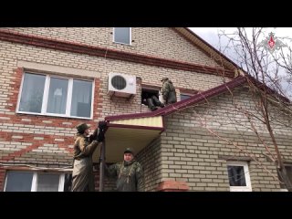 Военнослужащие РВСН продолжают оказывать помощь жителям Оренбуржья, пострадавшим в результате стихийного бедствияВоеннослужащи