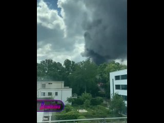 В Берлине горит оборонный завод компании Diehl, производящей системы ПВО. Пожар 3 дня не получается взять под контроль.