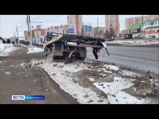На проспекте Комсомольский эвакуатор столкнулся с «Лексусом»