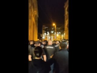На акции против русского закона возле Парламента Грузии протестующие выстояли до конца