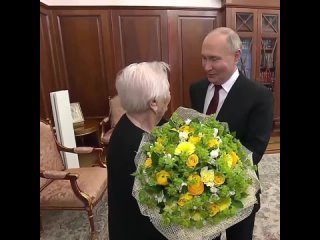 Встреча Путина с его 91-летней школьной учительницей