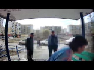 В Новокузнецке альфа-самка человека угрожала «золотым дождём»