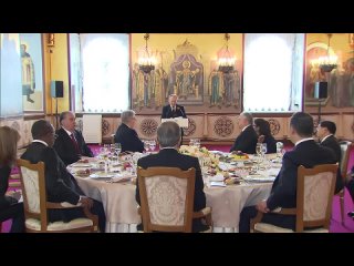 Путин устроил обед для президентов после парада Победы