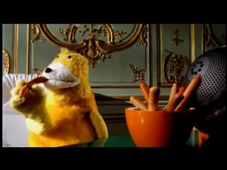 Mr Oizo - Flat beat (Official Video with Flat Eric - 1999 - F Communications).mp4