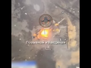 Российские военные с помощью дронов-камикадзе «Ланцет-3» сожгли танк Т-80Б ВСУ в Сумской области, который был задействован в рей