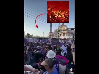 Мексике парень подрался с толпой феменисток