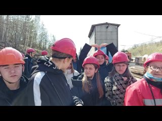 Борские школьники перед спуском в шахту