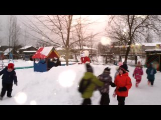 В каждом маленьком ребенке
И мальчишке и девчонке
Есть по двести грамм взрывчатки
Или даже полкило!