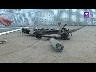 ❗️ Кадры с места ударов по куполу шестого энергоблока Запорожской АЭС

Первый беспилотник угодил в грузовик с продуктами, которы