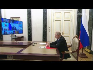 Владимир Путин в режиме видеоконференции провёл оперативное совещание с постоянными членами Совета Безопасности