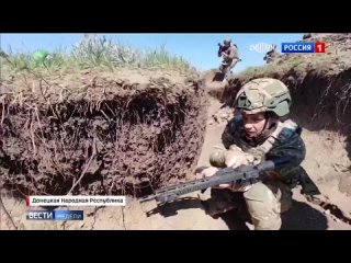 Уникальные кадры, сделанные недалеко от Донецка: вчерашние пленные украинские солдаты и офицеры, теперь добровольцы, готовятся к
