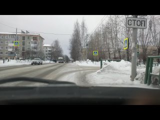 Видео от г. День до выборов Президента. А снег с города и части дворов, так и не вывезен.