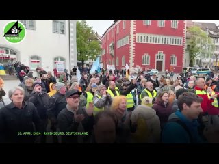 “Du wärst schneller im Knast, als du gucken könntest“ – Strack-Zimmermann pöbelt bei FDP-Wahlveranstaltung