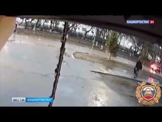 Момент жуткой аварии в Башкирии, где на зебре сбили школьницу, попал на видео