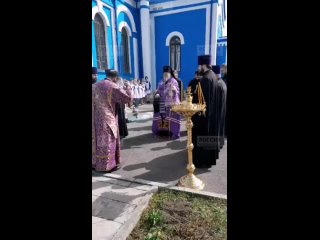 Архиепископ Владикавказский и Аланский Герасим совершает заупокойную литию у могилы Коста Хетагурова в пантеоне Осетинской церкв