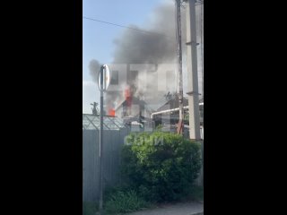 В Головинке прямо сейчас догорает 3-х этажный частный дом 🔥