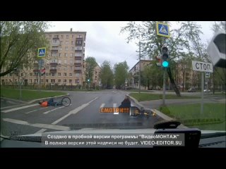 В Москве два велосипедиста столкнулись лоб в лоб на одном из пешеходных переходов