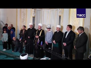 Муфтий Равиль Гайнутдин вручил 15-летнему Исламу Халилову медаль мусульман России