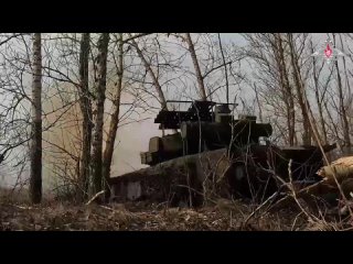 Экипажи танков Т-80БВ уничтожили замаскированные блиндажи и живую силу ВСУ на Купянском направленииТанкисты 1-й гвардейской та