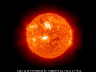На Солнце в активных регионах 3614 и 3615, находящихся в геоэффективной позиции относительно Земли, в 4:30 МСК произошла вспышка