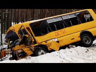 В Псковской области школьный автобус попал в ДТП.