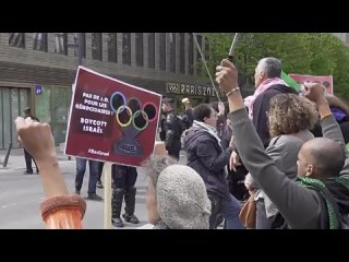 'Russia excluded Then exclude Israel!' - Protesters claim double standards ahead of 2024 Paris Olympics
